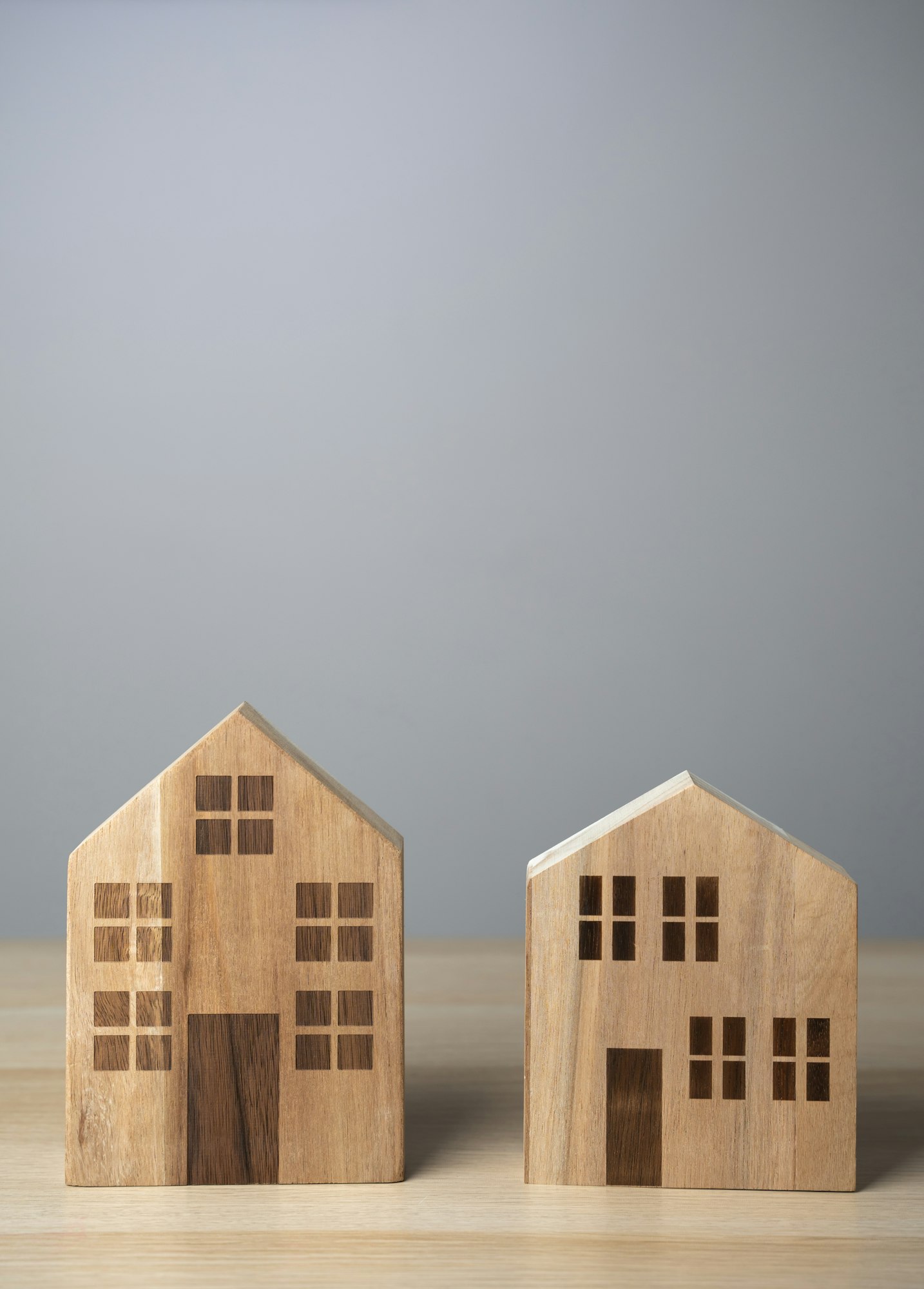Two wooden houses, figures. Good neighborliness.